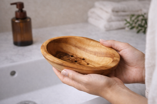 Handgefertigte Seifenschale RAINBOW - Oval Groß aus Olivenholz