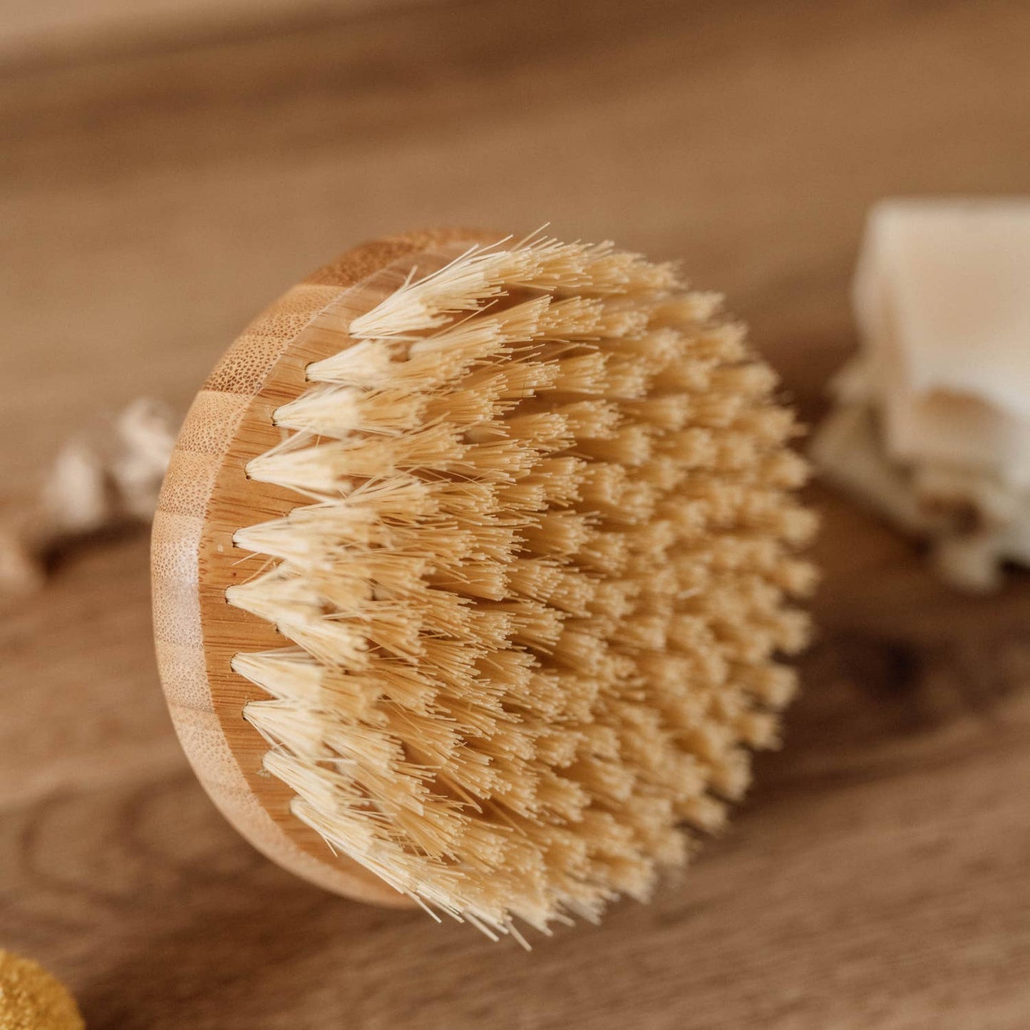 Dry Body Brush aus Bambus & Kokos – Veganes Wellness Ritual