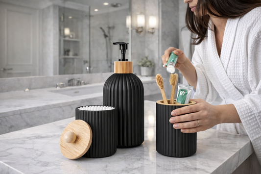 Badezimmer-Set Schwarz-
Modernes Design mit Holzdetails